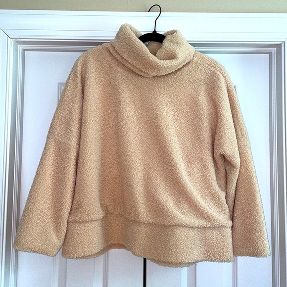 Tuckernuck Sherpa Pullover - Picture 5 of 11